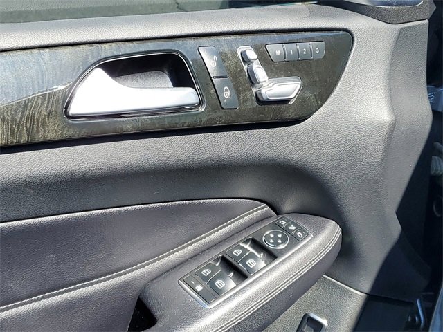 Used 2011 Hyundai Tucson Limited w/ Premium Pkg 3 image 24