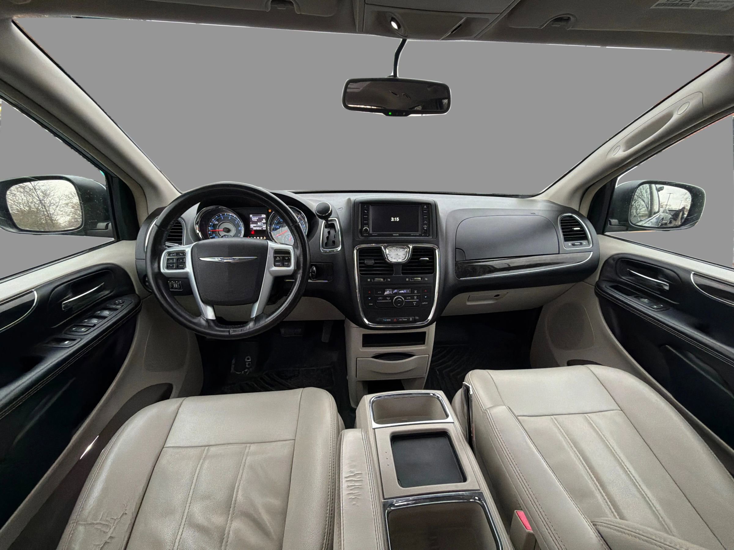 Used 2013 Chrysler Town & Country Touring image 22