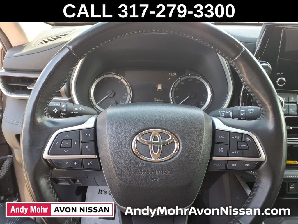 Used 2024 Toyota Highlander XLE AWD/4WD image 25