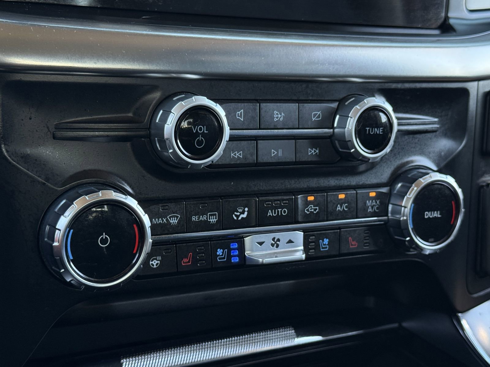 Used 2023 Ford F150 Lariat w/ Trailer Tow Package image 21