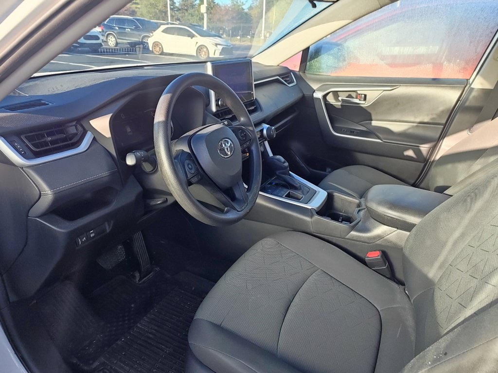 Used 2023 Toyota RAV4 XLE AWD/4WD image 7