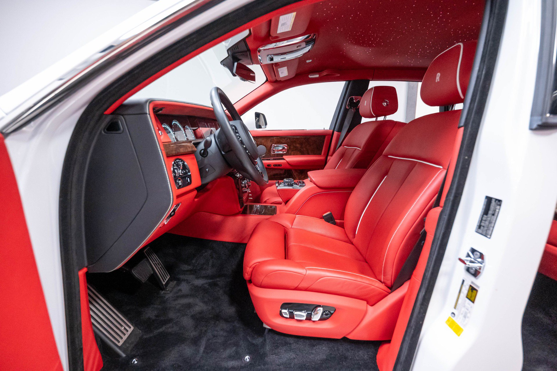 Used 2019 Rolls-Royce Phantom Sedan RWD image 12