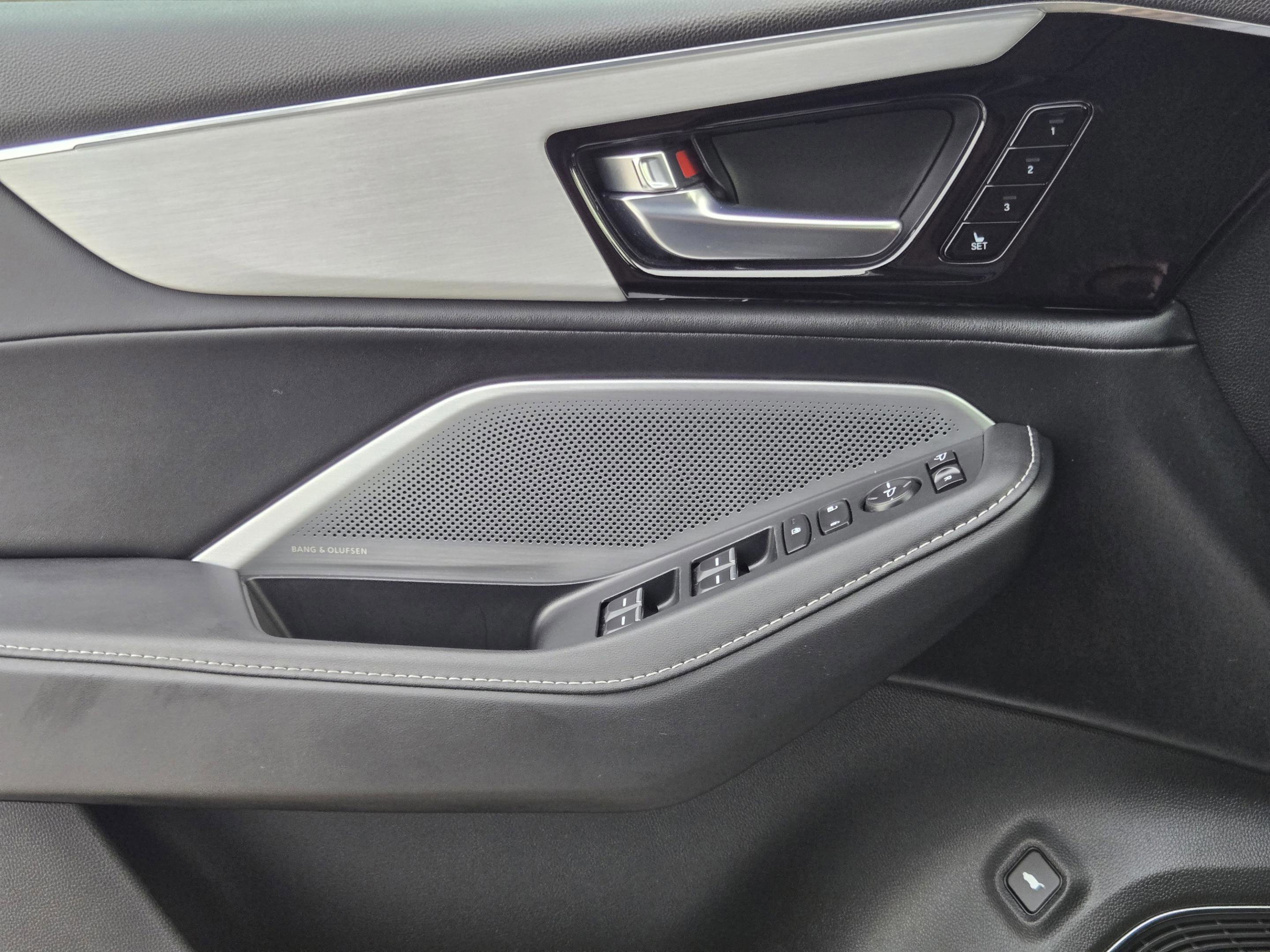 Used 2025 Acura MDX FWD w/ Technology Package image 19