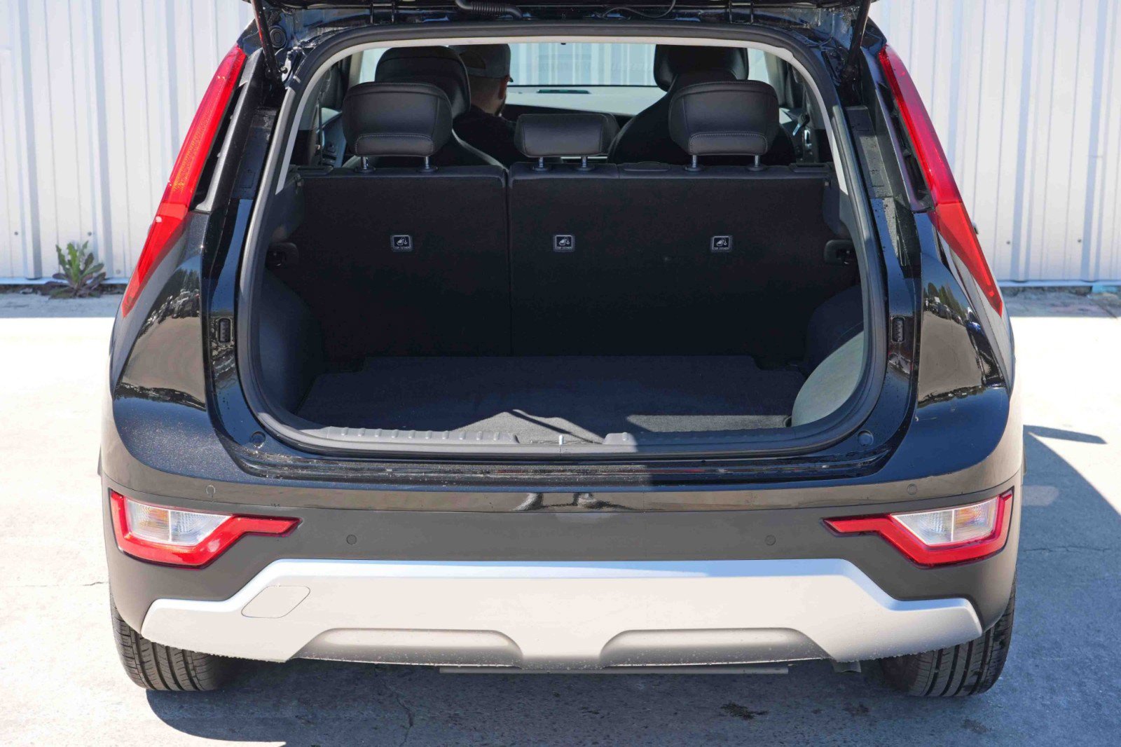 Used 2023 Kia Niro EX FWD image 9