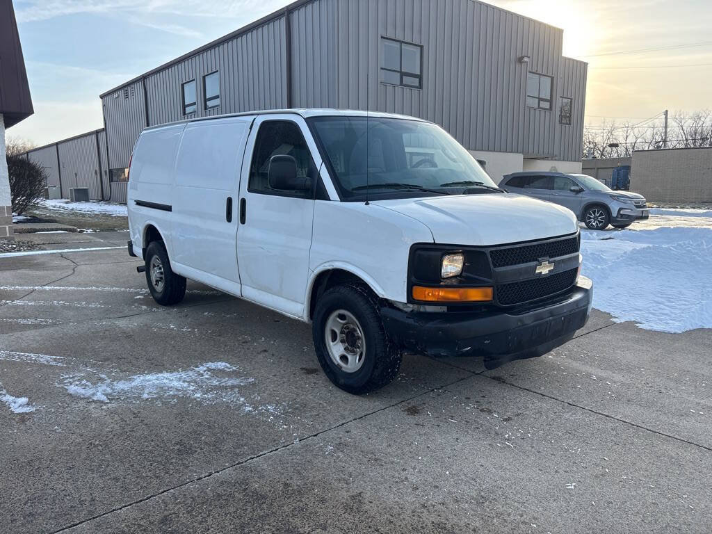 Used 2016 Chevrolet Express 2500 RWD image 1
