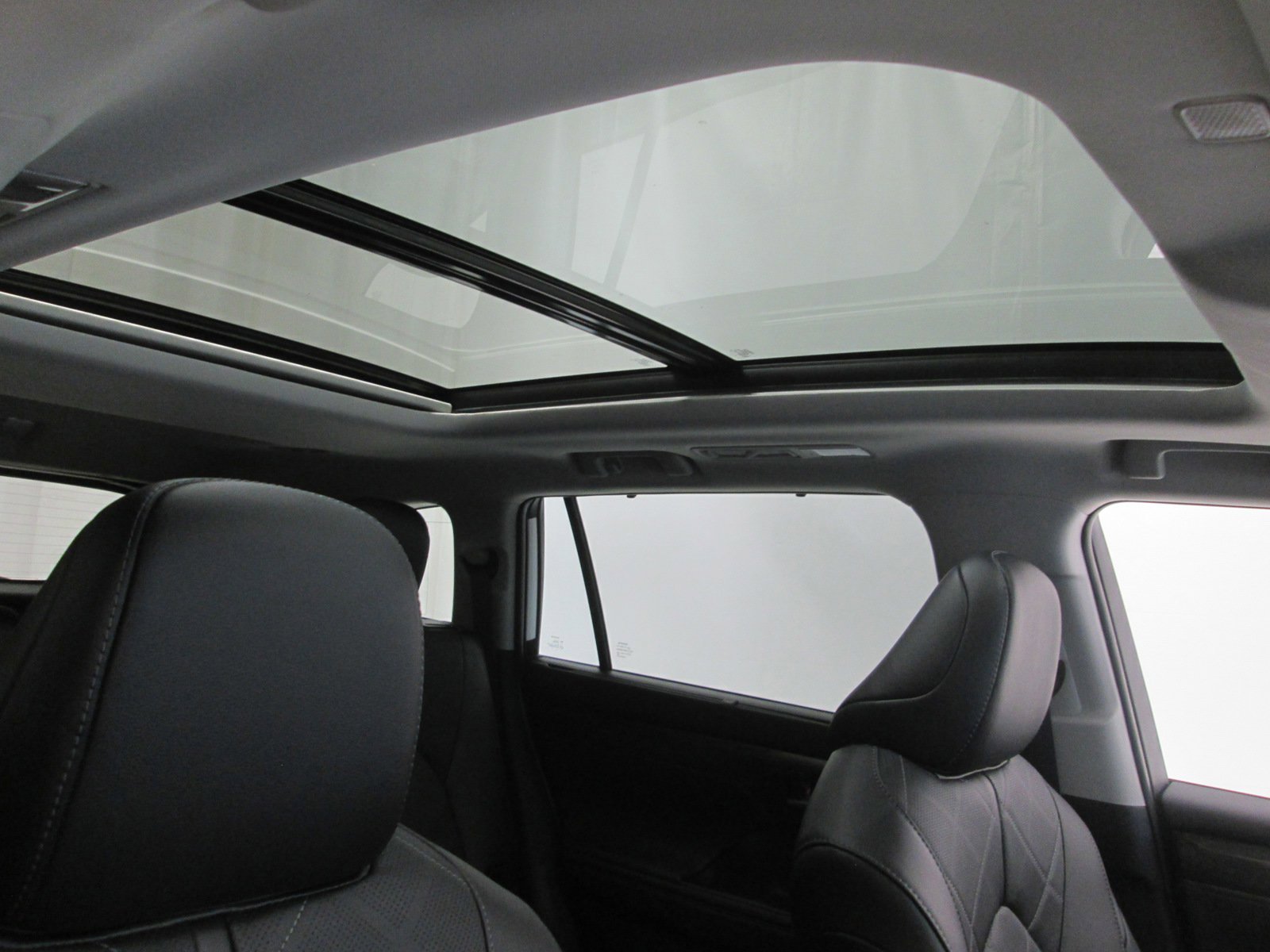 Used 2023 Toyota Highlander Platinum AWD/4WD image 3
