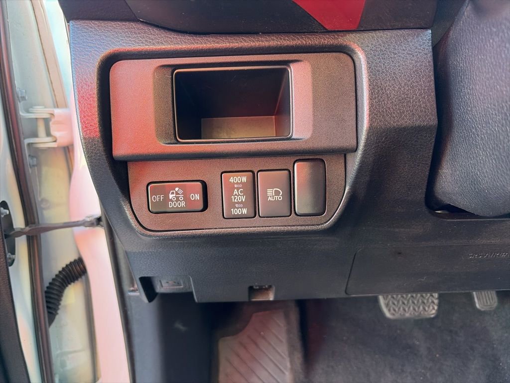 Used 2018 Toyota Tacoma TRD Sport image 15