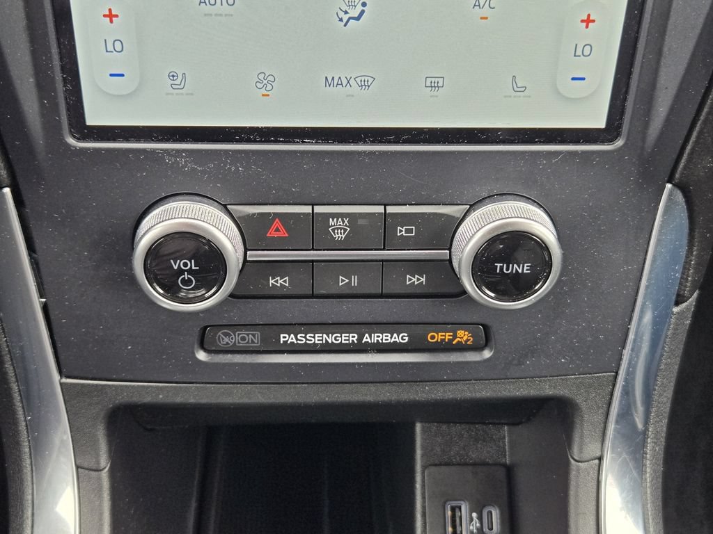 Used 2022 Ford Edge Titanium AWD/4WD image 16