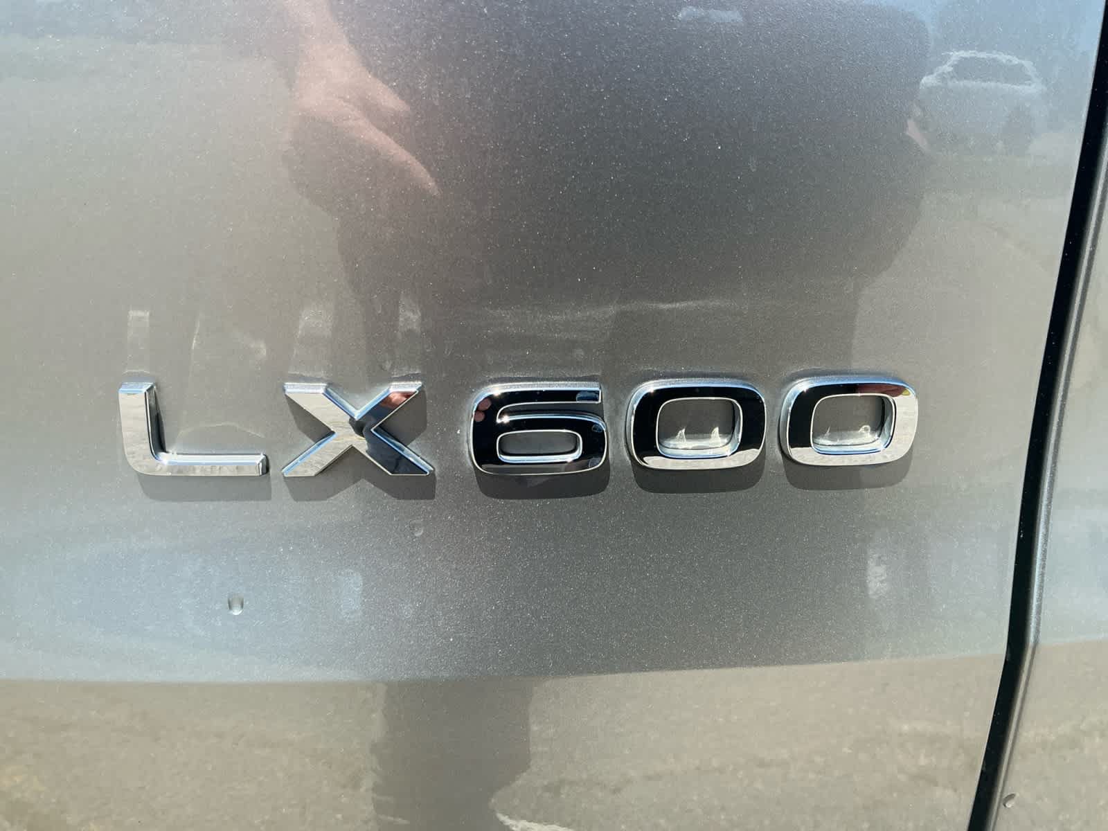 Used 2022 Lexus LX 600 4WD w/ Luxury Package image 17