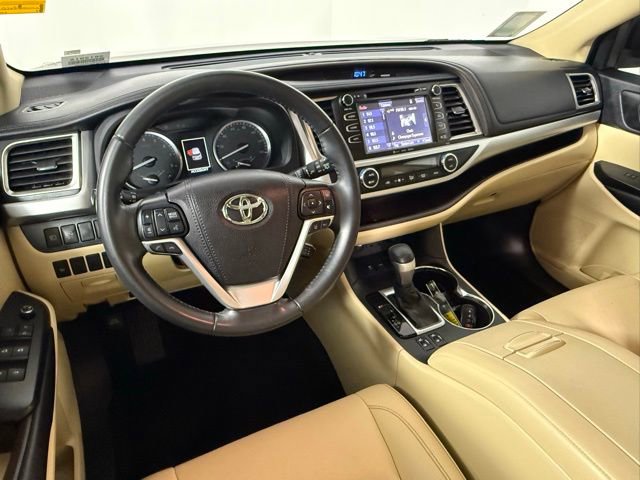 Used 2019 Toyota Highlander XLE FWD image 41