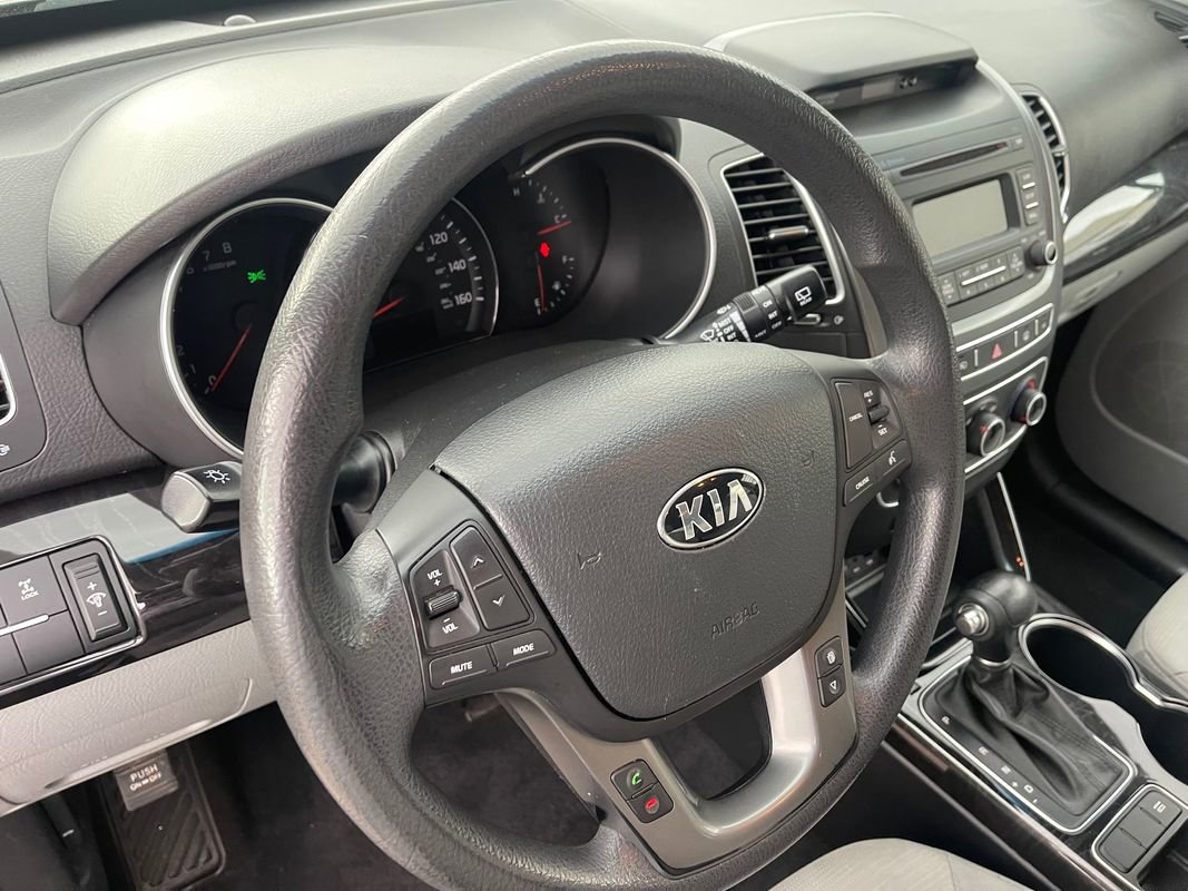 Used 2015 Kia Sorento LX image 19