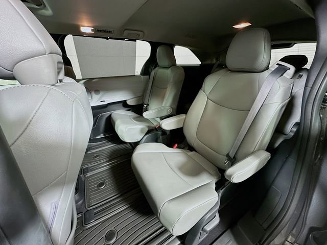 Used 2025 Toyota Sienna XLE image 23