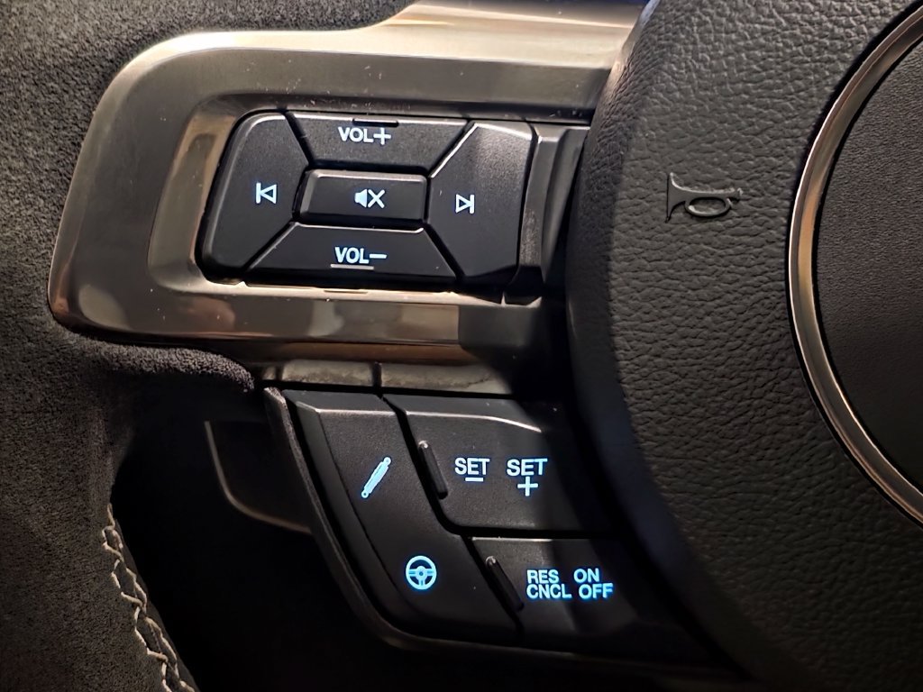 Used 2022 Ford Mustang Shelby GT500 w/ Technology Package RWD image 21