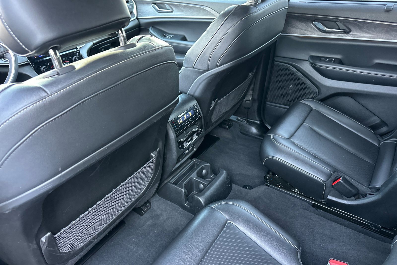 Used 2024 Jeep Grand Cherokee L Limited w/ Luxury Tech Group II image 12