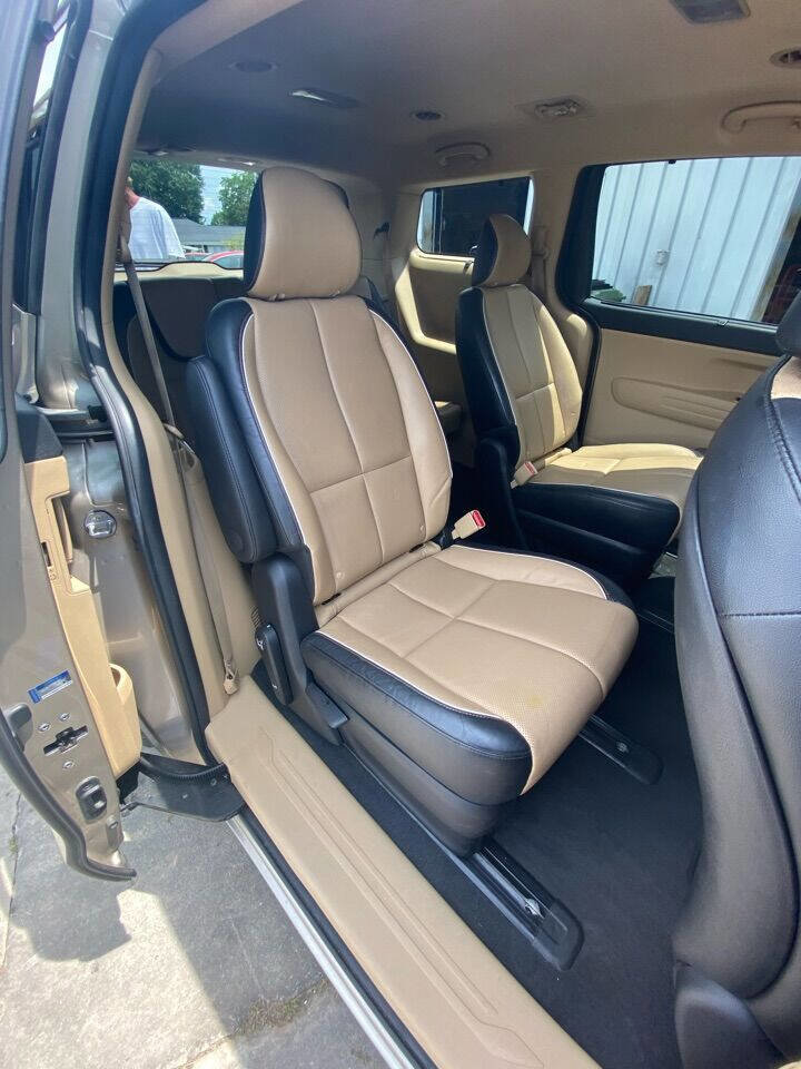 Used 2017 Kia Sedona LX w/ LX Essentials Premium Package FWD image 14