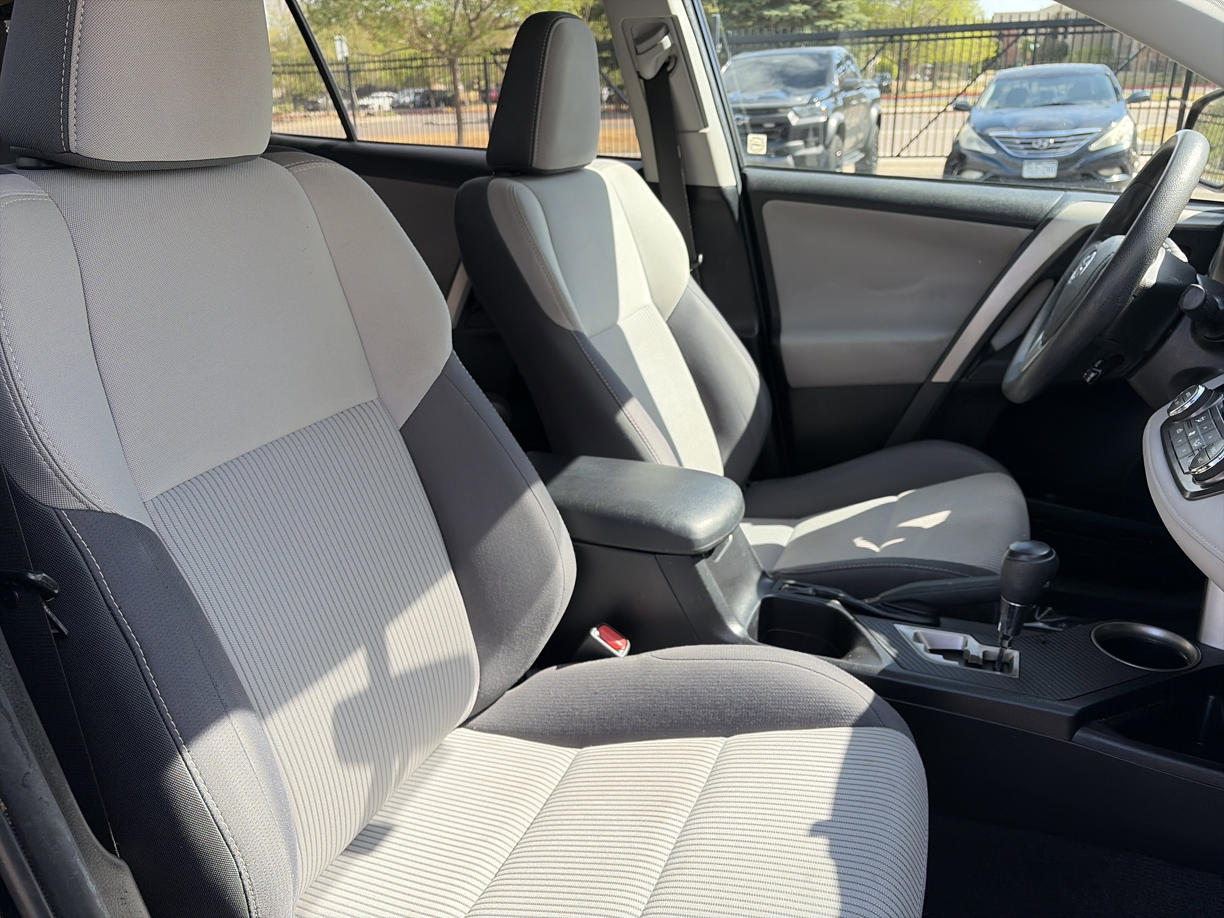 Used 2015 Toyota RAV4 XLE AWD/4WD image 29