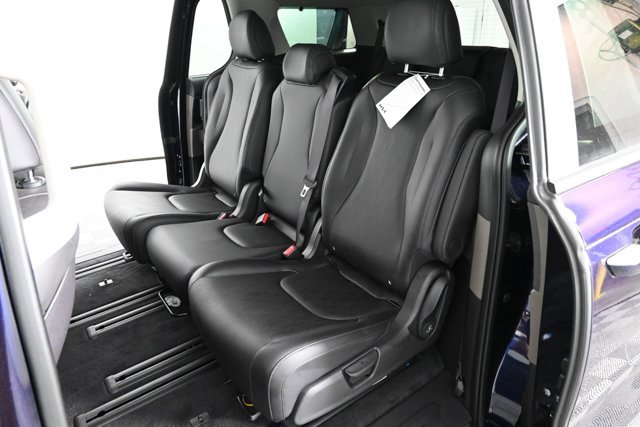 New 2026 Kia Carnival EX image 14