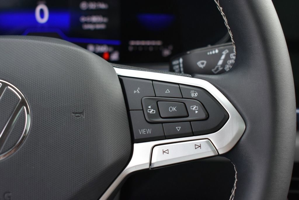 Used 2023 Volkswagen Taos SE w/ Panoramic Sunroof Package AWD/4WD image 16