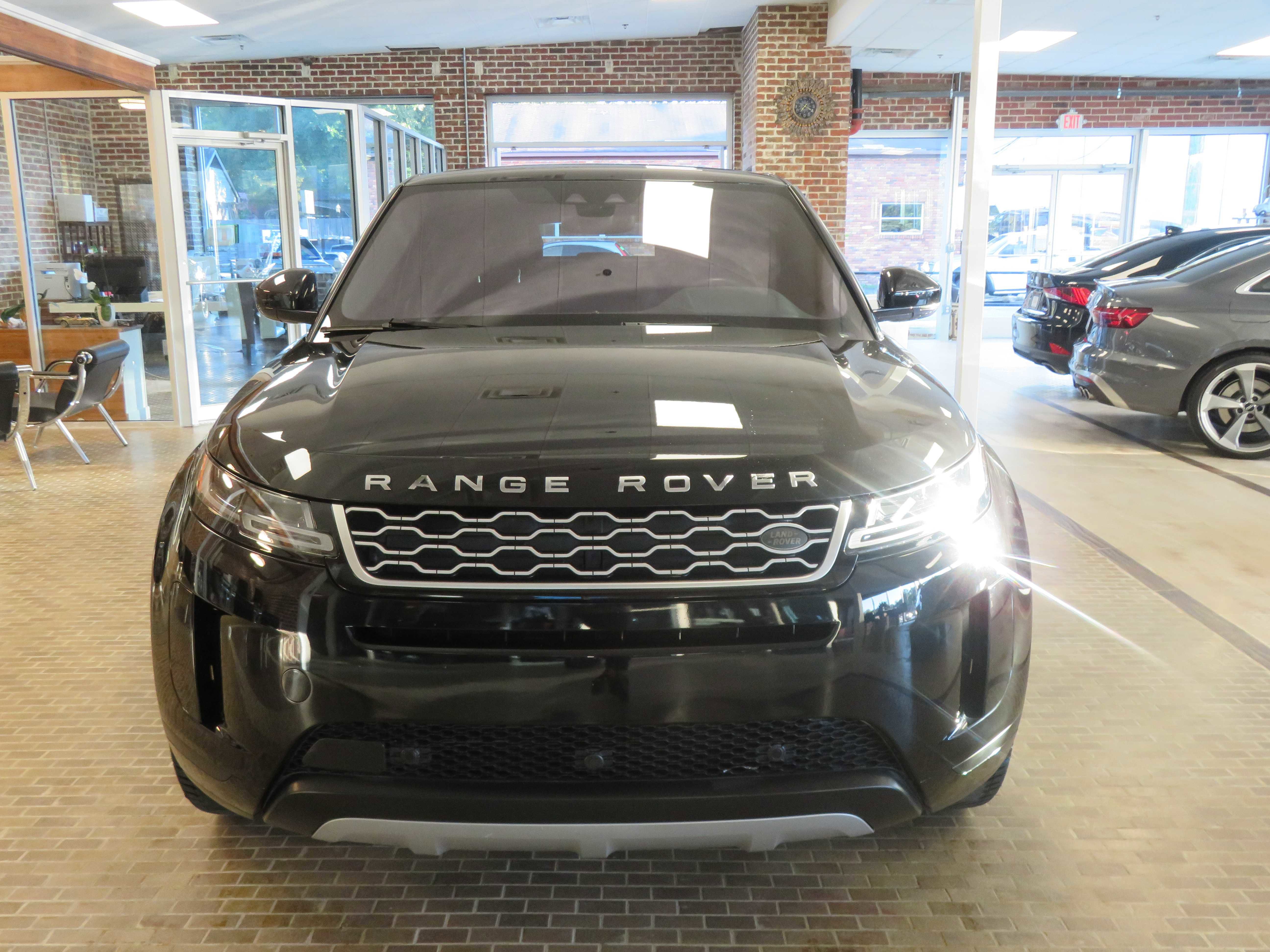 Used 2020 Land Rover Range Rover Evoque SE image 2