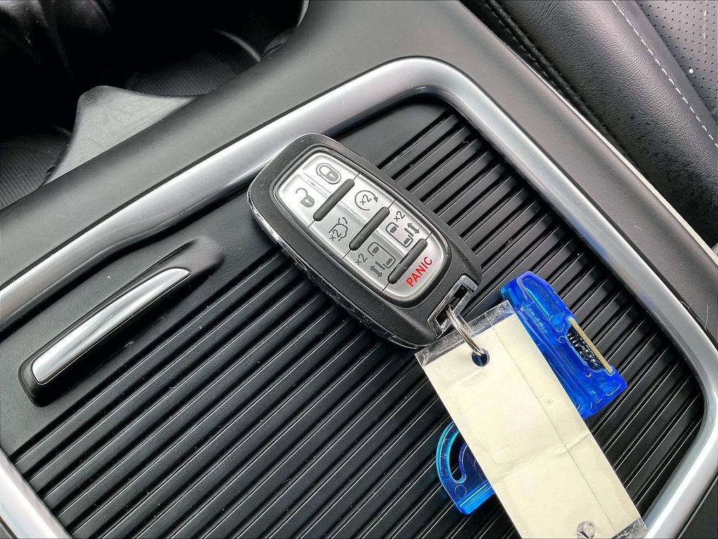 Used 2024 Chrysler Pacifica Touring-L image 26