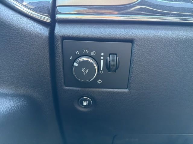 Used 2014 Jeep Grand Cherokee Overland w/ Advanced Technology Group image 27