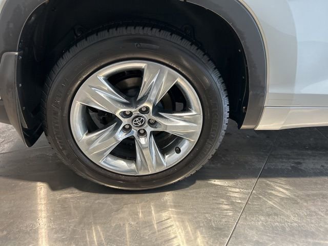 Used 2019 Toyota Highlander Limited AWD/4WD image 22