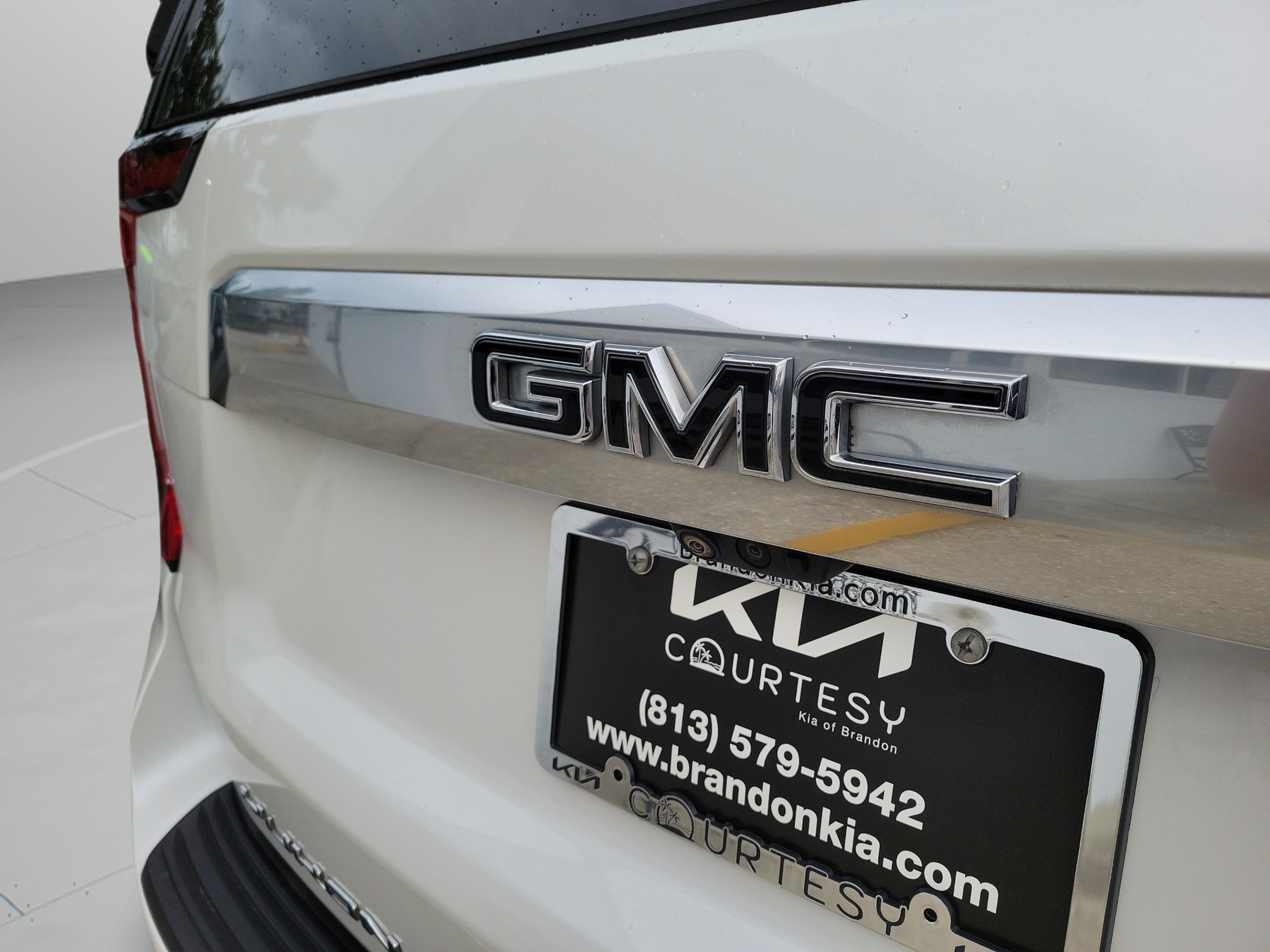 Used 2024 GMC Yukon Denali w/ Advanced Technology Package AWD/4WD image 9