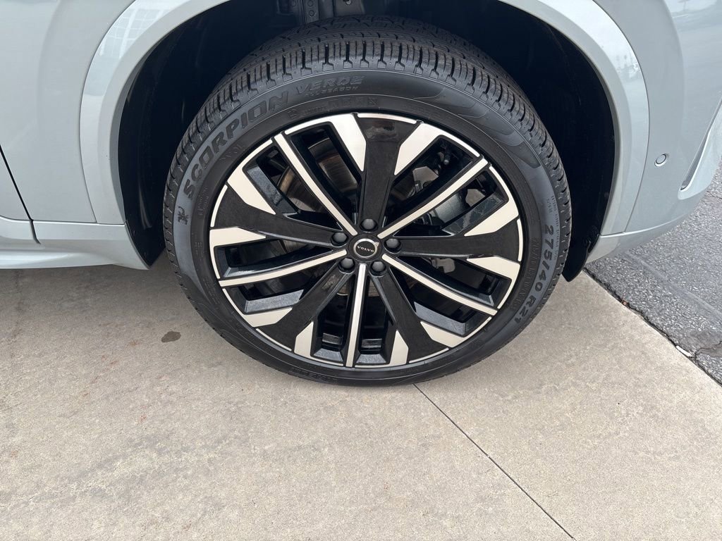 Certified 2025 Volvo XC90 B5 Plus AWD/4WD image 14