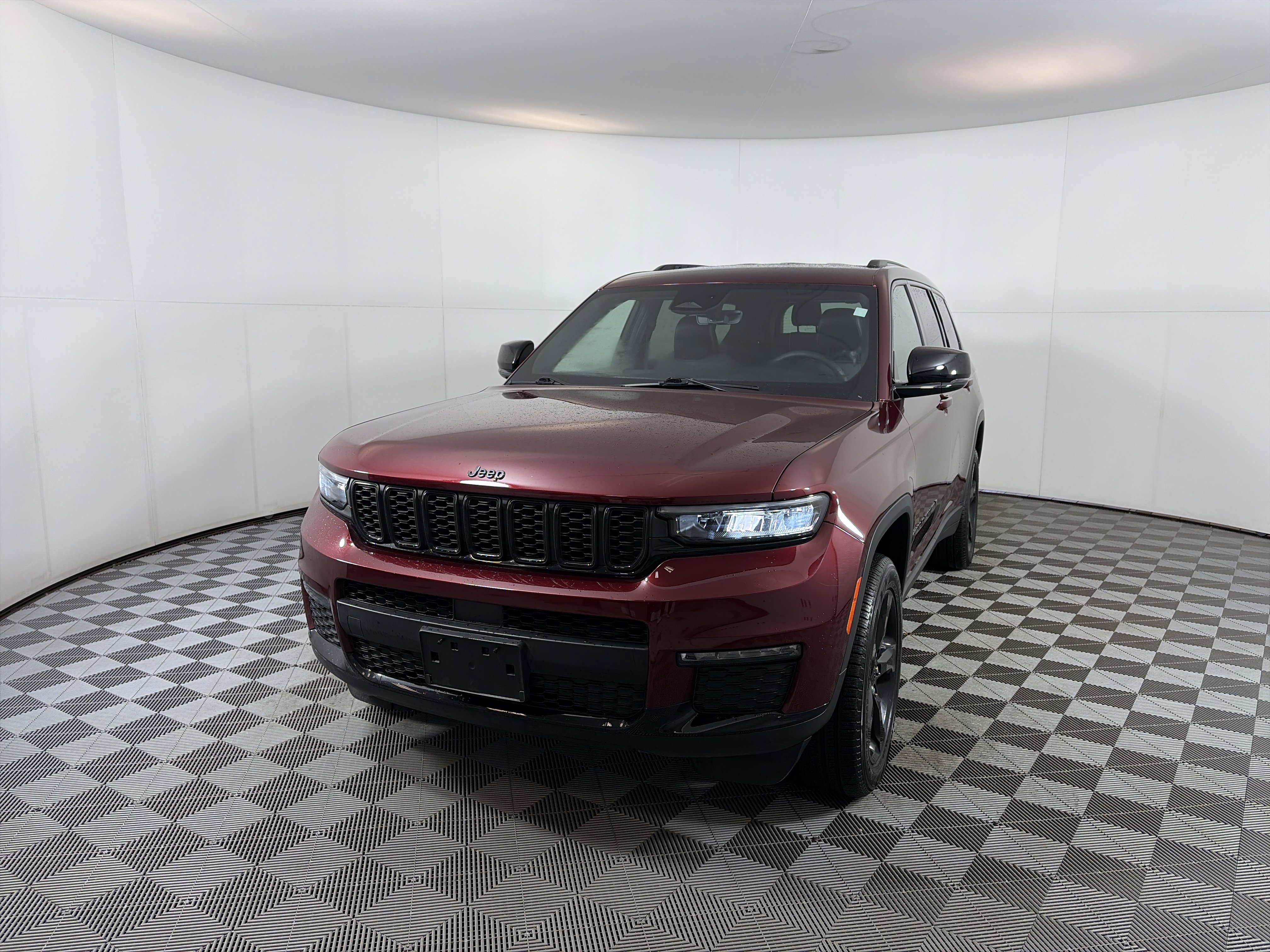 Used 2025 Jeep Grand Cherokee L Limited w/ Black Appearance Package image 2