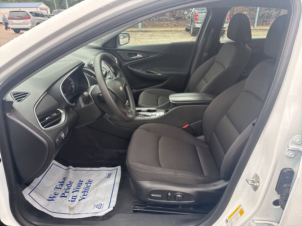 Used 2025 Chevrolet Malibu LT FWD image 5
