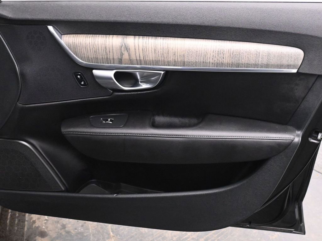 Used 2023 Volvo S90 B6 Plus image 20