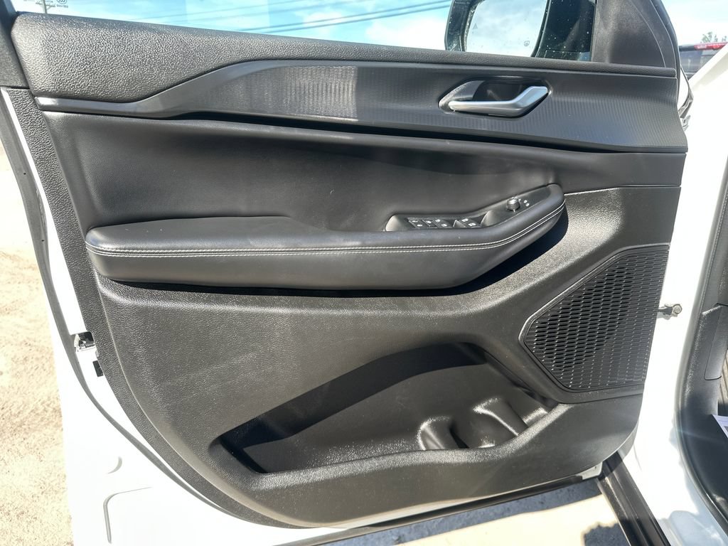 Used 2023 Jeep Grand Cherokee L Laredo AWD/4WD image 10