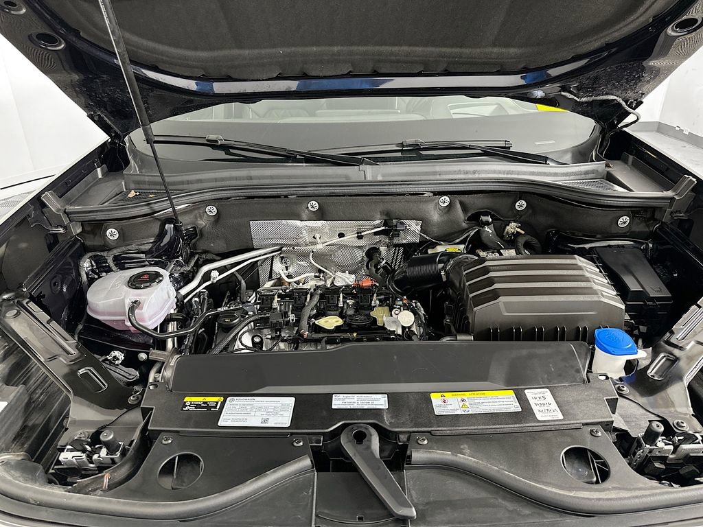 Used 2025 Volkswagen Atlas Cross Sport SEL Premium R-Line image 31