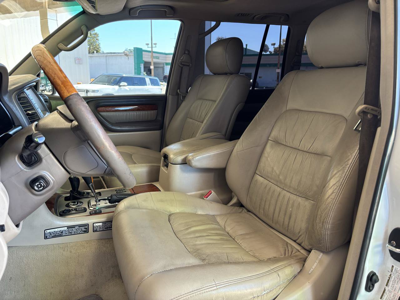 Used 2004 Lexus LX 470 4WD w/ Preferred Accessory Pkg image 12