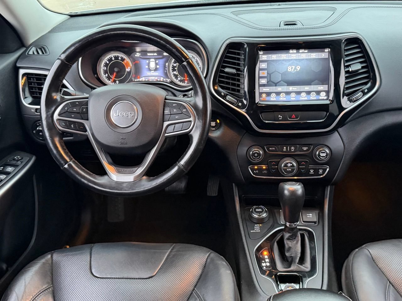 Used 2019 Jeep Cherokee Limited AWD/4WD image 14