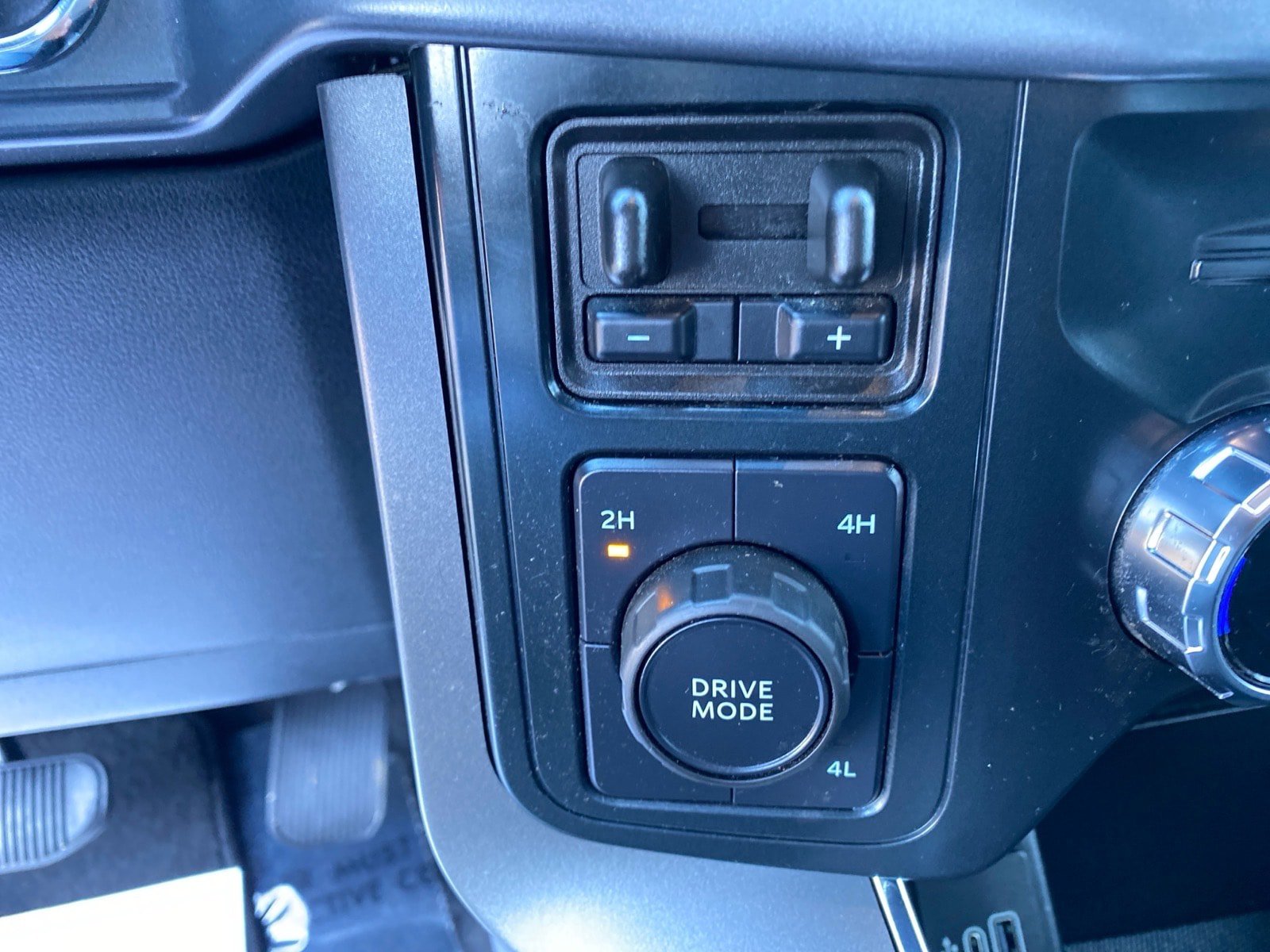 Used 2025 Ford F150 XLT w/ Equipment Group 302A MID AWD/4WD image 15