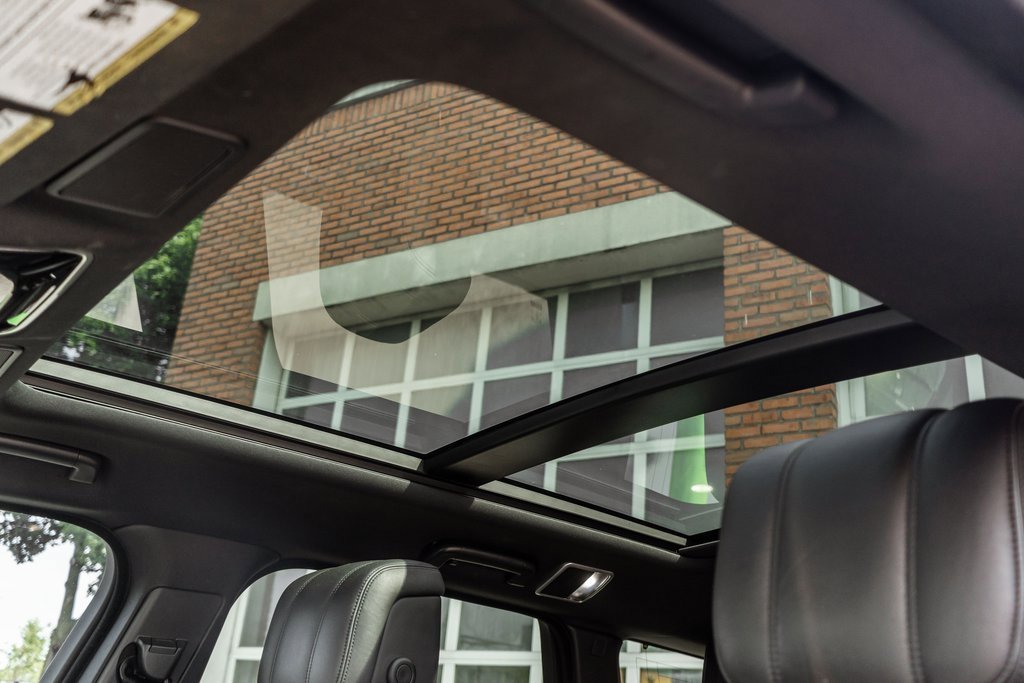 Used 2022 Land Rover Range Rover Sport HST image 11