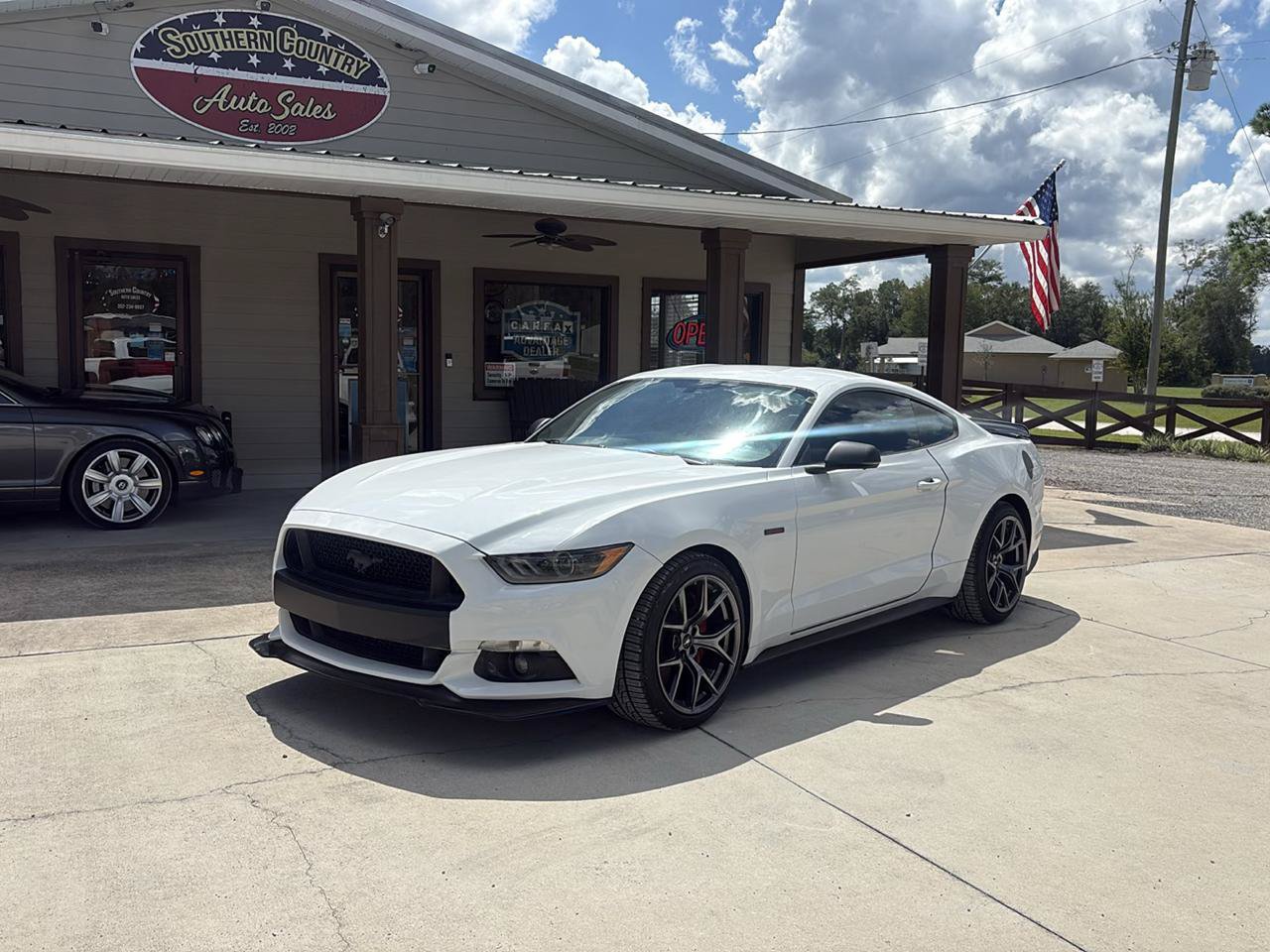 Used 2017 Ford Mustang Premium RWD image 1