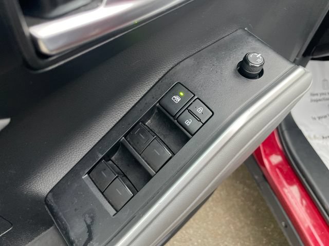 Used 2021 Toyota Highlander XLE AWD/4WD image 21