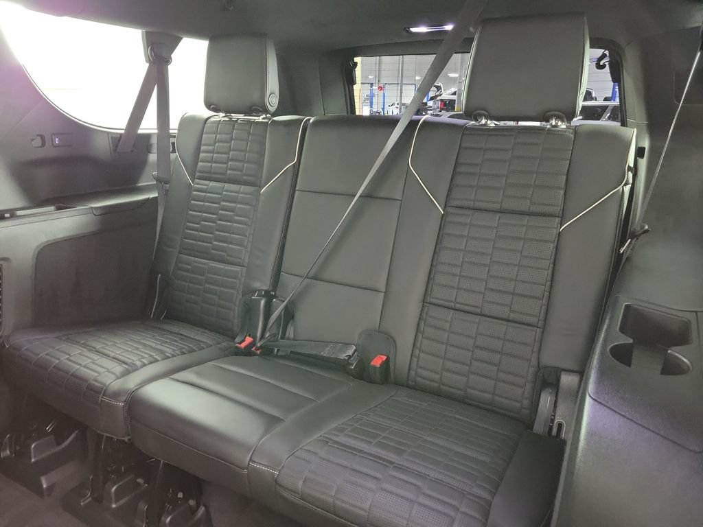 Used 2023 Cadillac Escalade ESV Premium Luxury Platinum AWD/4WD image 11