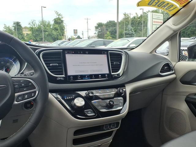 Certified 2024 Chrysler Pacifica Touring-L FWD image 20