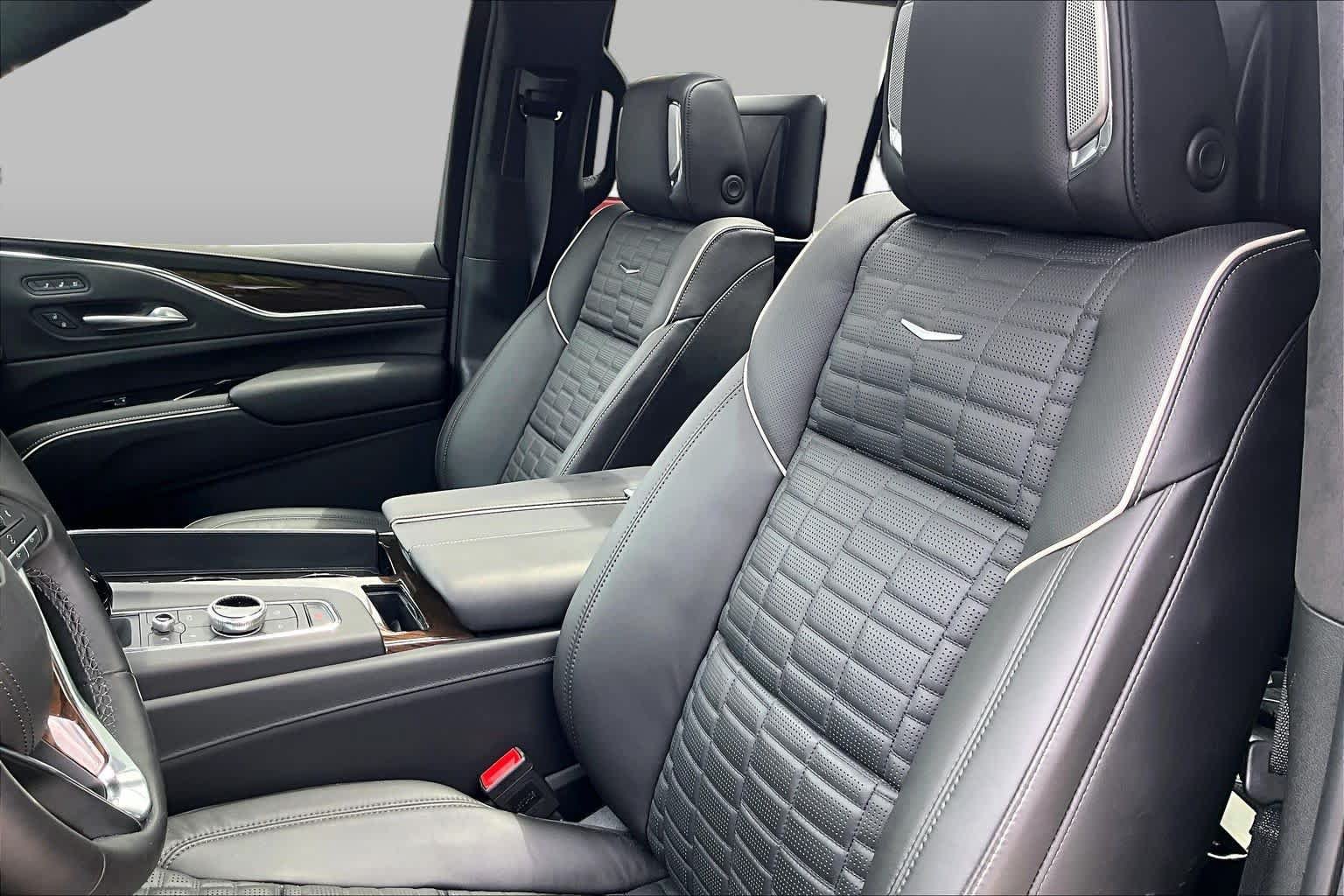 Used 2024 Cadillac Escalade Sport Platinum w/ Heavy-Duty Trailer Package AWD/4WD image 7