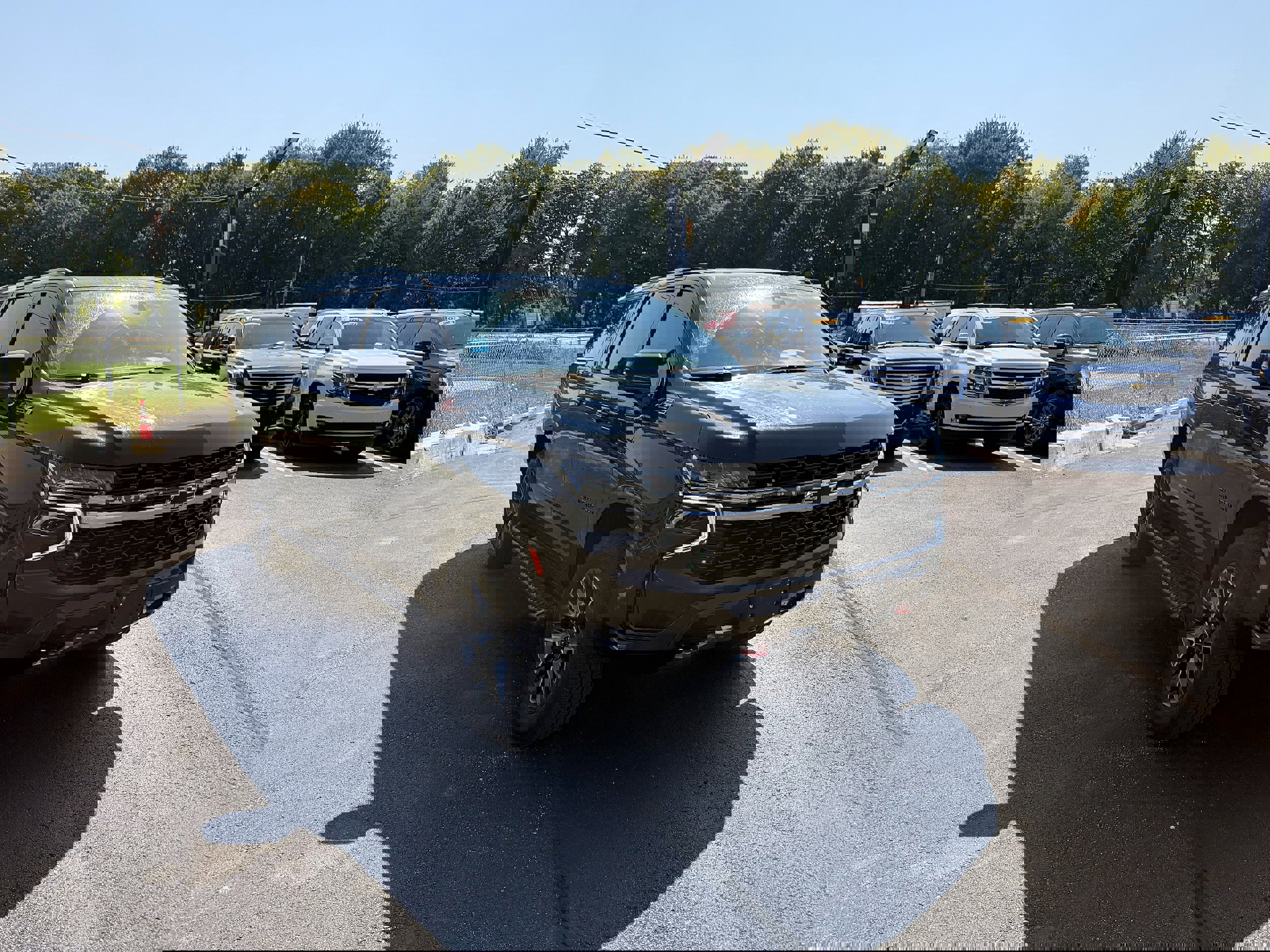 Used 2021 Chevrolet Suburban Z71 w/ Luxury Package image 3
