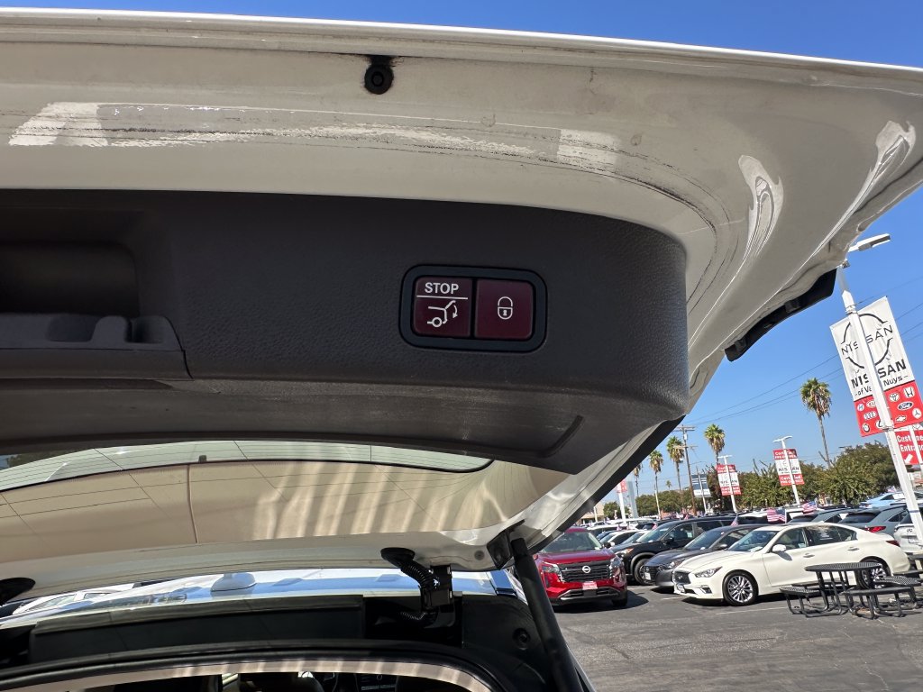 Used 2017 Mercedes-Benz GLS 550 4MATIC image 22