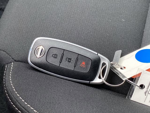 Used 2025 Nissan Rogue S image 16