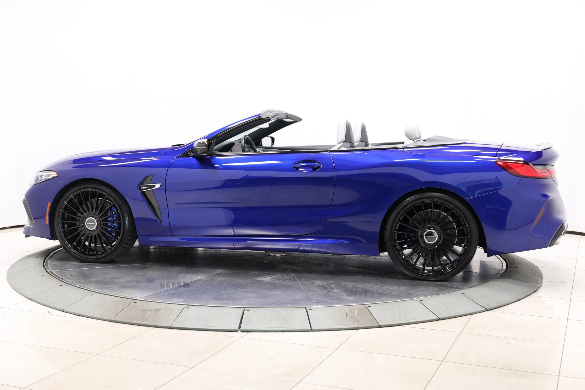 Used 2020 BMW M8 Convertible w/ M Carbon Exterior Package AWD/4WD image 7