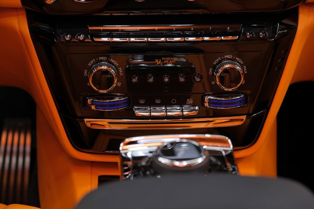 Used 2025 Rolls-Royce Phantom Sedan image 78