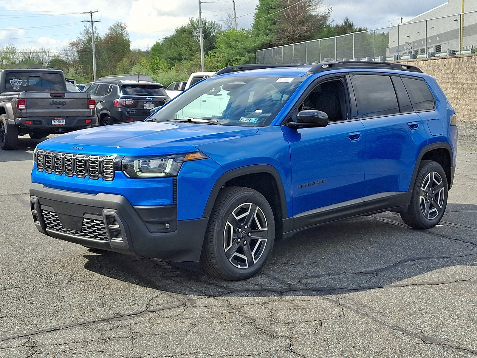 New 2026 Jeep Cherokee Laredo AWD/4WD image 2