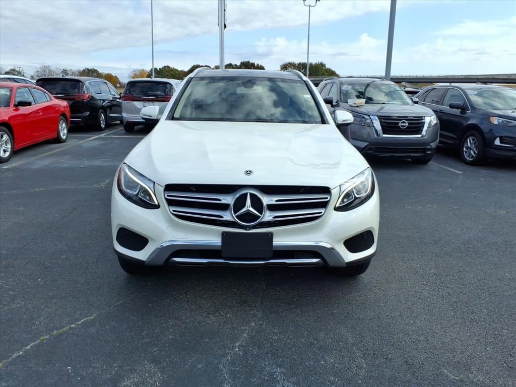 Used 2018 Mercedes-Benz GLC 300 4MATIC w/ Premium Package image 2