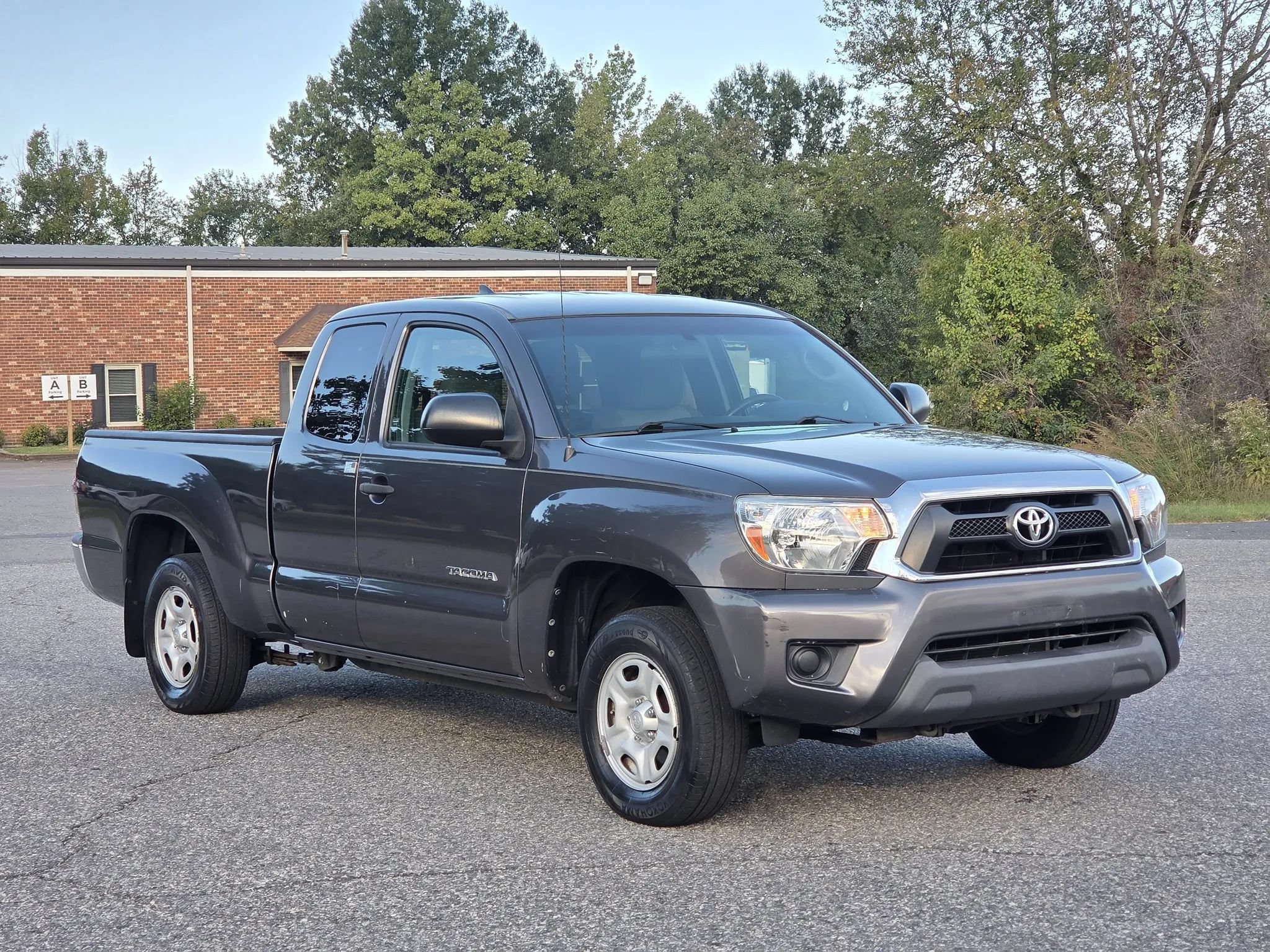 Used 2015 Toyota Tacoma 2WD Access Cab w/ SR5 Package image 2